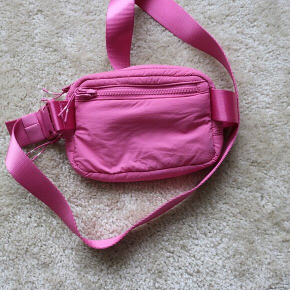 Chic Pink Crossbody Bag - Picture 2 of 3